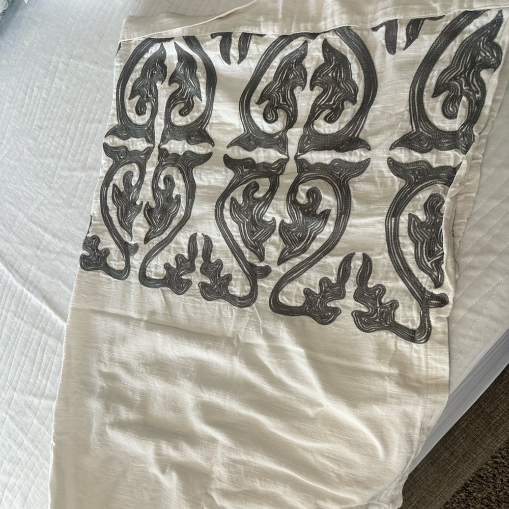 Threshold curtains